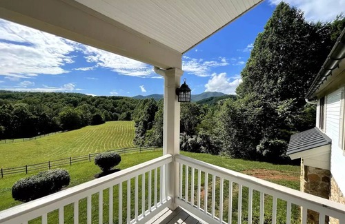 Etlan Apartment | Suite at Spring Hill