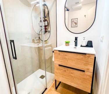 Distrito Oeste Apartment | Suite Ateneo & Playa - Gijón