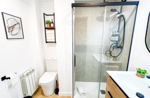 Distrito Oeste Apartment | Suite Ateneo & Playa - Gijón