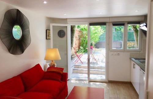 Les Pavillons-sous-Bois Apartment | SUITE AVEC TERRASSE ET JARDIN AUX PORTES DE PARIS