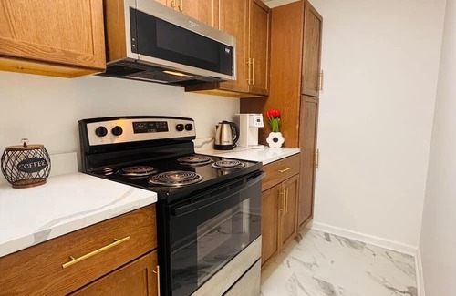 Lawrenceville House | Suite B: Cozy Rear Entry Basement Escape 1bed, 1bath