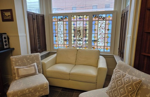 Queens Apartment | Suite B Downtown Liverpool studio apartment with WiFi and AC ; pet friendly