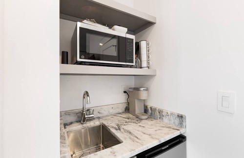 Westside Apartment | Suite B1 at 697 King