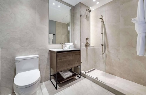 Mott Haven Hotel | Suite+Balcony | Full Bed+Kitchenette | near NYC