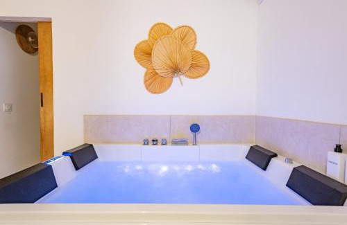 Suze-la-Rousse Apartment | Suite Bali