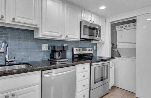 Barrier Island Apartment | Suite by Beach Waterfront Lago Key Three