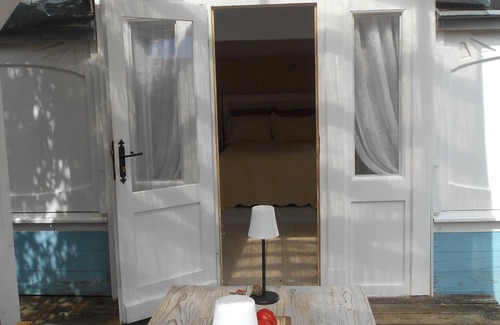 Arlanc Cabin | Suite cabanes & Roulottes - A stay in the heart of the vegetable garden, breakfast included.
