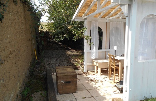 Arlanc Cabin | Suite cabanes & Roulottes - A stay in the heart of the vegetable garden, breakfast included.
