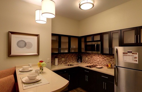 Bryant Pattengill West Apartment | Suite Close to U of M | Indoor Pool + Business Ctr