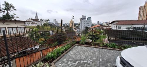 Velha House | SUITE COM AR e BWC PRIVATIVO POUCOS METROS OKTOBERFEST