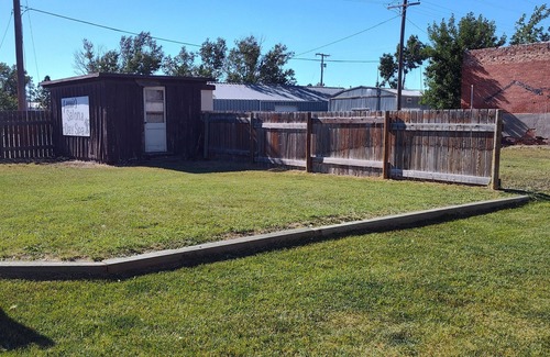 Valier House | Suite Country Downtown #2 Cozy and Relaxing just minutes from Lake Frances