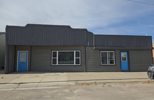 Valier House | Suite Country Downtown #2 Cozy and Relaxing just minutes from Lake Frances