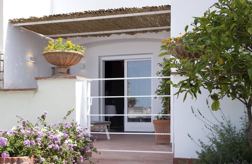 Licola House | "Suite Dolce Vita" Capri A TERRACE ON THE SEA 10 MINUTES FROM THE PIAZZETTA