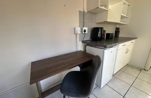 Parow North Apartment | Suite Dreams Cute Studio Flat