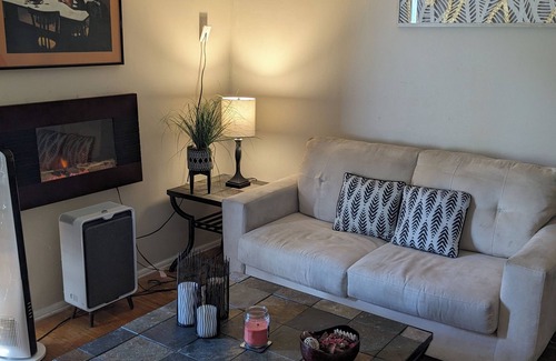 Old Jamestown House | Suite Dreams in a quiet suburban St. Louis neighborhood.