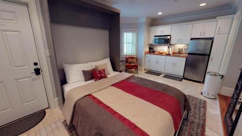 Historic District - North Apartment | Suite Escape
