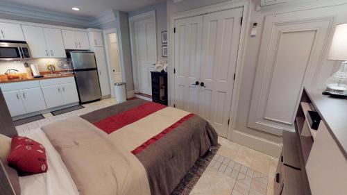 Historic District - North Apartment | Suite Escape