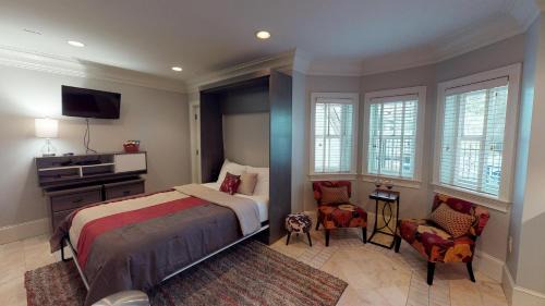 Historic District - North Apartment | Suite Escape