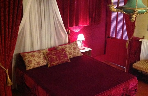 Valensole House | Suite "Eugenie" in the heart of the Castle (capacity 3)