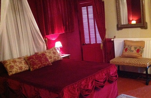 Valensole House | Suite "Eugenie" in the heart of the Castle (capacity 3)