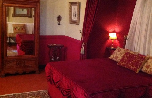 Valensole House | Suite "Eugenie" in the heart of the Castle (capacity 3)