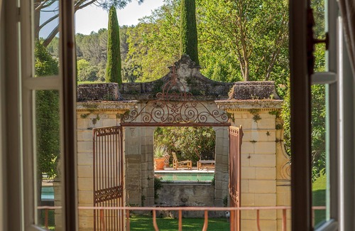 Loriol-du-Comtat House | Suite-Exclusive-Ensuite with Bath-Park view