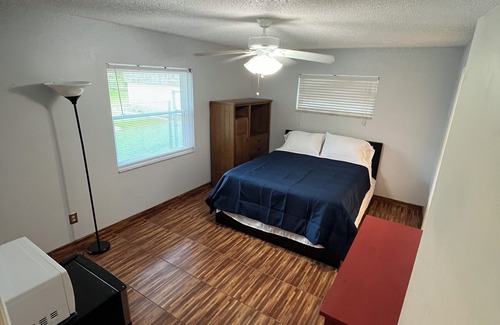Ocoee House | Suite for rent 25 minutes from Disney and 20 minutes from UCF.