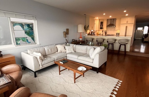 White Rock House | Suite home in the Rock!