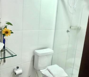 Paranagua House | Suite - Hospedagem Casa Família