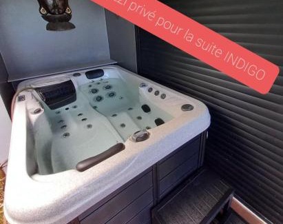 Grand Bois House | Suite INDIGO JACUZZI PRIVE PISCINE VUE MER acces cuisine laverie