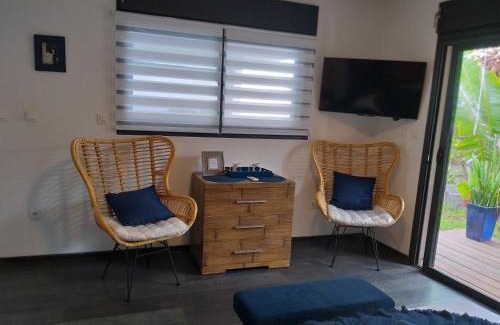 Grand Bois House | Suite INDIGO JACUZZI PRIVE PISCINE VUE MER acces cuisine laverie