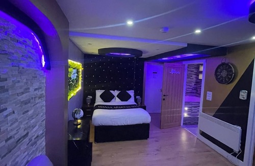 Bradford Apartment | Suite Jacuzzi at Livit Serviced Apartments