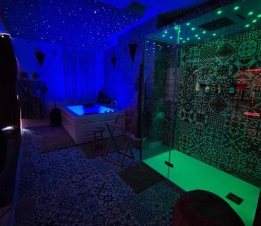 Serrieres Apartment | Suite Luxe Spa Balneo Sauna Hammam Projecteur