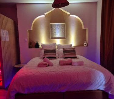 Serrieres Apartment | Suite Luxe Spa Balneo Sauna Hammam Projecteur