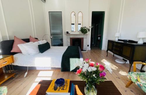 Cape Town City Centre House | Suite Martinique at Slivington Manor