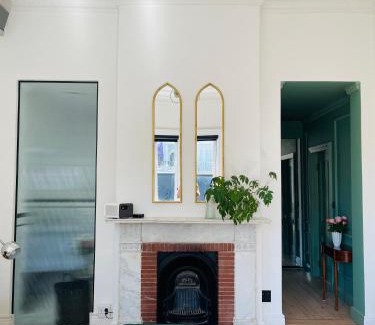 Cape Town City Centre House | Suite Martinique at Slivington Manor