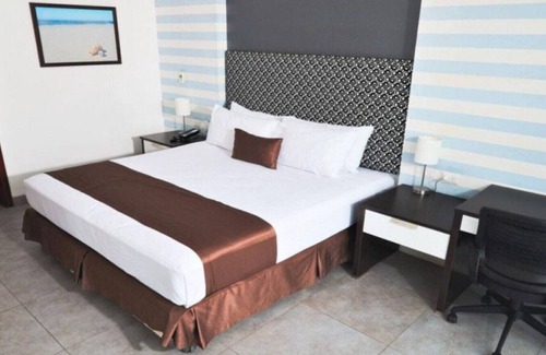 Asia Hotel | Suite Matrimonial King and living Room at VPX Hotel