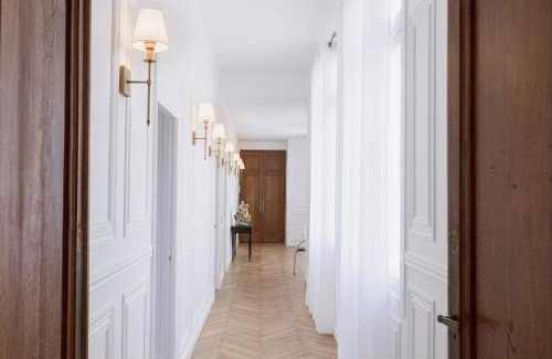 Cannes City Centre Apartment | Suite MonteCristo & Emplacement Unique & Spacieux 150M2 & Clim