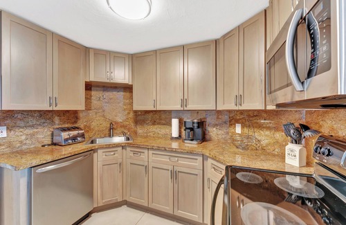 Bermuda Riviera Apartment | Suite on the Ocean with City View