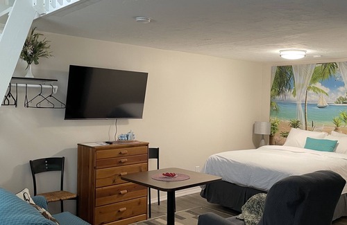 Haines House | Suite one bedroom with loft.