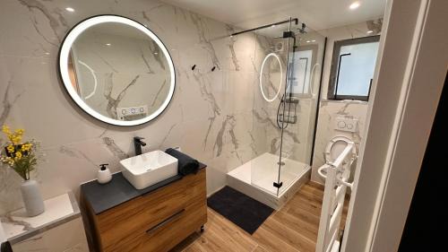 La Celle-sous-Gouzon House | Suite parentale indépendante Parking Privée
