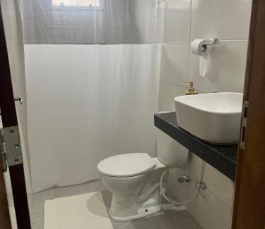 Centro House | Suite pequena em casa de familia 15km de Belém