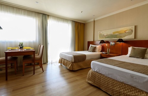 Barra da Tijuca Bed & Breakfast | Suite, pool and gym | BPremium T2