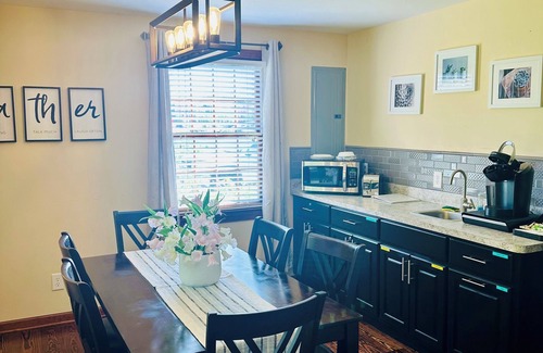 Littleton House | Suite Retreat - 3 Bed Traveler's Cottage w/Office