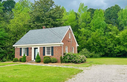 Littleton House | Suite Retreat - 3 Bed Traveler's Cottage w/Office