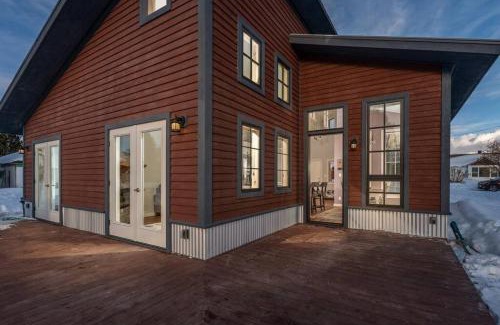 Driggs House | Suite Retreat - Walking Distance to Restaurants