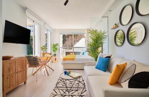 Torremolinos Apartment | SUITE ROCA CHICA