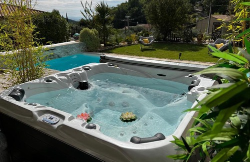 Villeneuve Bed & Breakfast | Suite romantique Le temps d'un Instant Loveroom Hammam jacuzzi piscine