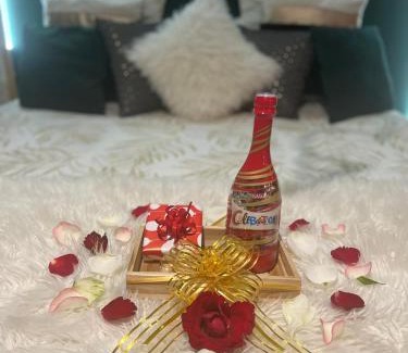 Villeneuve Bed & Breakfast | Suite romantique Le temps d'un Instant Loveroom Hammam jacuzzi piscine