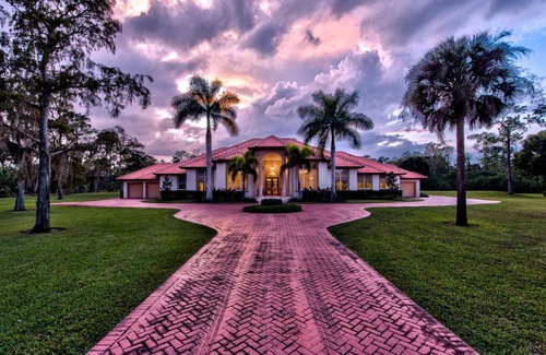 Rural Estates House | Suite Royal Palm in the Knickerbocker Estate Naples